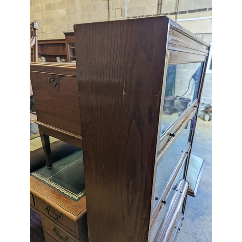 1080 - A Globe Wernicke style oak bookcase, (not sectional), width 88cm, depth 32cm, height 152cm... 