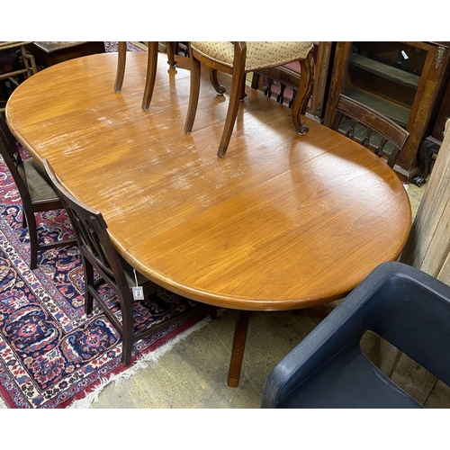 1112 - A mid century Danish teak circular extending dining table, two spare leaves, 220cm extended, width 1... 