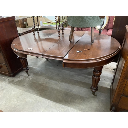 1041 - A Victorian mahogany extending dining table, length 170cm extended (two spare leaves), width 119cm, ... 