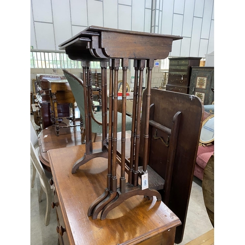 1043 - A nest of three Edwardian rectangular mahogany tea tables, width 50cm, depth 38cm, height 76cm... 