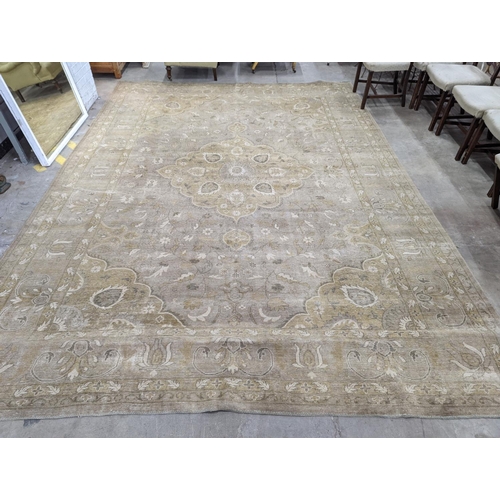 1053 - A contemporary North West Persian style pale wool carpet, 420 x 293cm