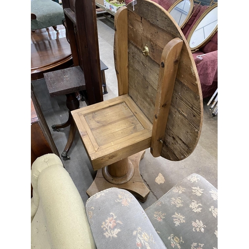 1078 - A Victorian circular pine tilt top breakfast table, diameter 92cm, height 73cm