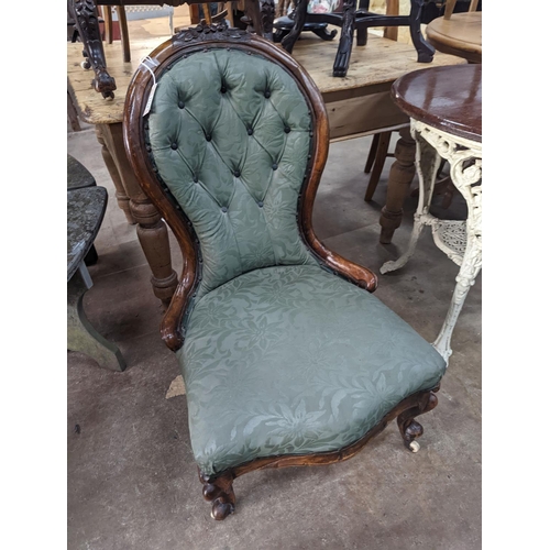 1080 - A Victorian walnut spoon back nursing chair