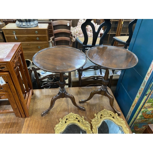 1104 - A pair of George III style circular mahogany tripod wine tables, diameter 45cm, height 59cm... 