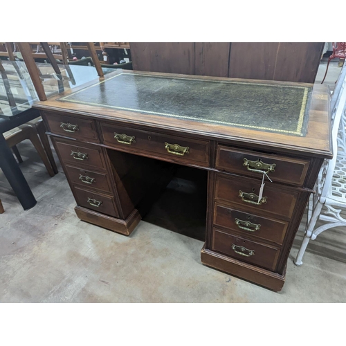 1137 - A late Victorian walnut pedestal desk, length 122cm, depth 68cm, height 76cm