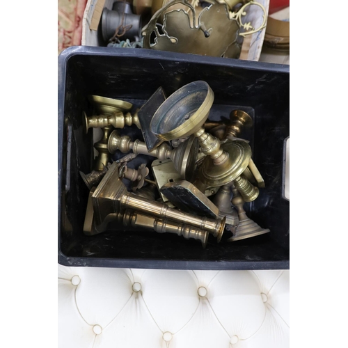 1152 - Four boxes of assorted metalware