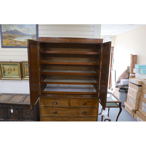 1192 - A Regency mahogany linen press, the top retaining sliding trays, length 124cm, depth 56cm, height 20... 