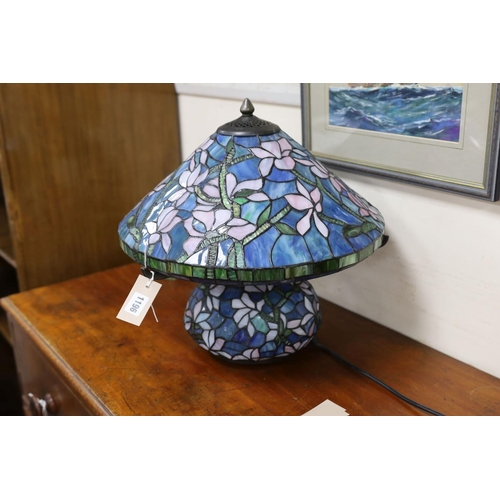 1196 - A Tiffany style table lamp, height 42cm