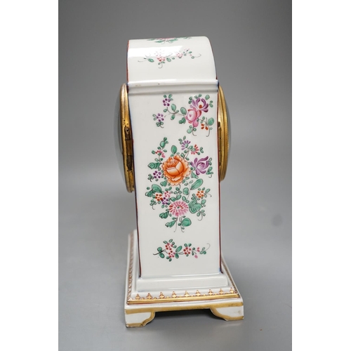 1261 - A Samson of Paris porcelain mantle clock, in Chinese export style - 23cm high