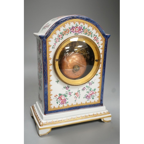 1261 - A Samson of Paris porcelain mantle clock, in Chinese export style - 23cm high