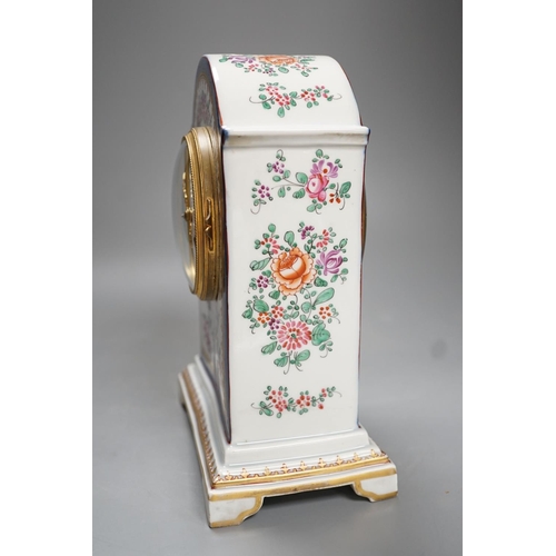 1261 - A Samson of Paris porcelain mantle clock, in Chinese export style - 23cm high