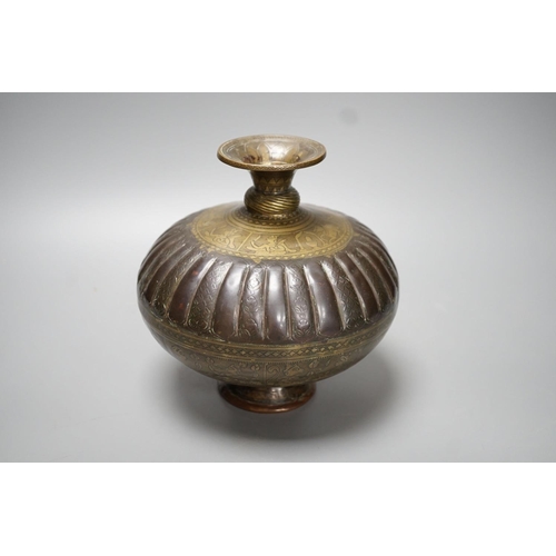 1266 - An 18th century Indian ganga jumna lota 18cm