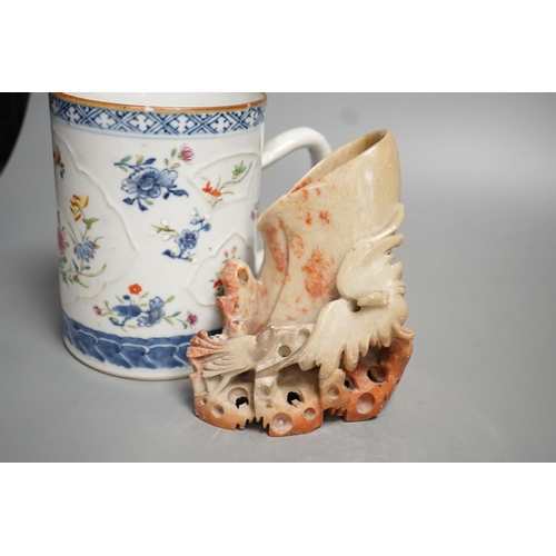 1281 - An 18th-century Chinese export mug, 15cm high, two similar plates, four 20th century Chinese dragon ... 