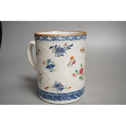 1281 - An 18th-century Chinese export mug, 15cm high, two similar plates, four 20th century Chinese dragon ... 