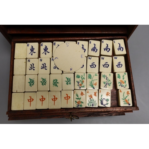 1564 - A cased Mah-Jong set