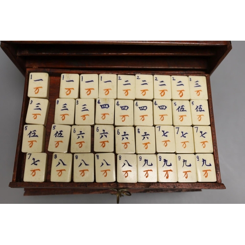 1564 - A cased Mah-Jong set