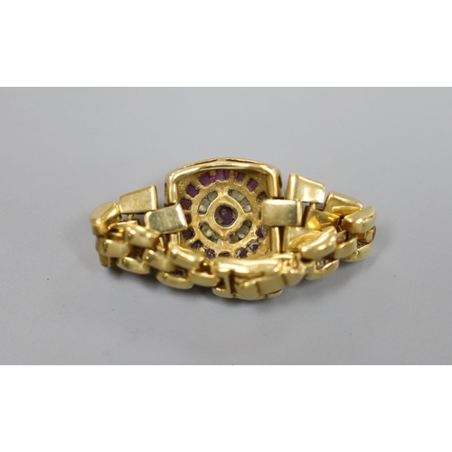 1947 - A modern 750, ruby and diamond circular cluster set ring, with articulated shank and clasp, size S. ... 