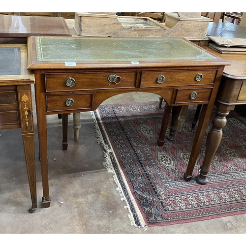 40 - A George III mahogany kneehole writing table, width 89cm, depth 42cm, height 76cm