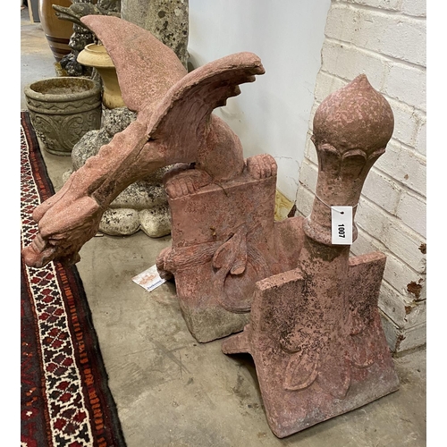 15 - A painted reconstituted stone gargoyle hip tile together with a ball finial hip tile, largest height... 