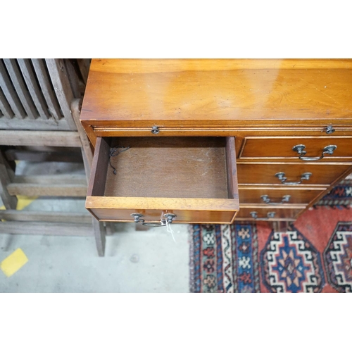 20 - A small reproduction yew bachelor's chest of two short and three long drawers below brush slide, wid... 