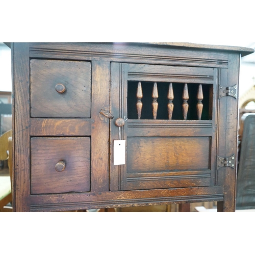 48 - A reproduction oak television cabinet together with a smaller hutch cabinet, larger width 81cm, dept... 