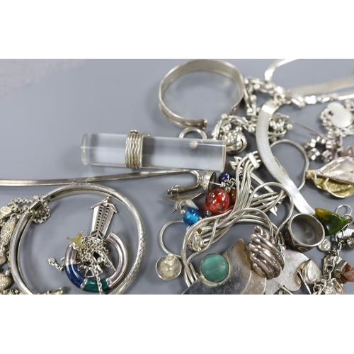 935 - A quantity of assorted mainly modern 925 jewellery.