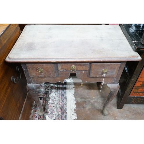 1009 - A George III oak lowboy, width 82cm depth 49cm height 72cm