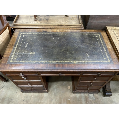 1029 - A Victorian mahogany pedestal desk, length 122cm, depth 65cm, height 73cm