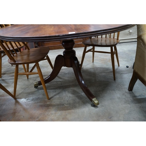 1047 - A late Regency circular mahogany tilt top breakfast table, diameter 120cm height 70cm