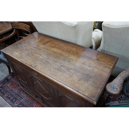 1069 - An 18th century oak mule chest, width 119cm depth 56cm height 81cm