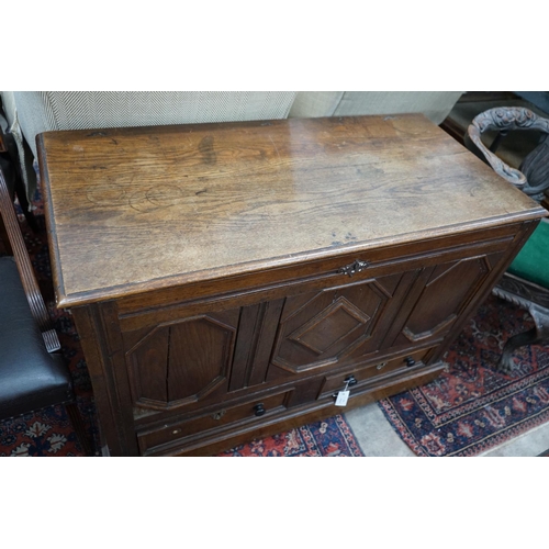 1069 - An 18th century oak mule chest, width 119cm depth 56cm height 81cm