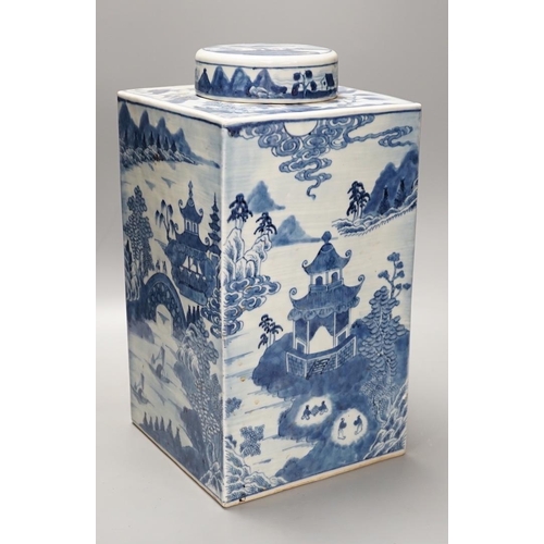 1411 - A large 18th century Chinese export blue and white tea canister 36cm