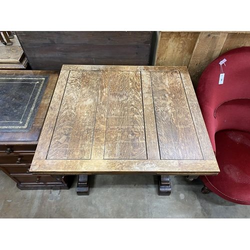 1104 - A 1930's oak draw leaf dining table, length 92cm, width 84cm, height 76cm