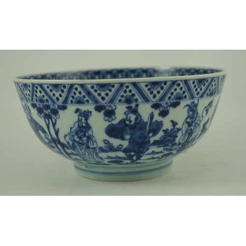 146 - A Chinese blue and white foreign ambassadors bowl, Kangxi/Yongzheng period, painted to the interio... 