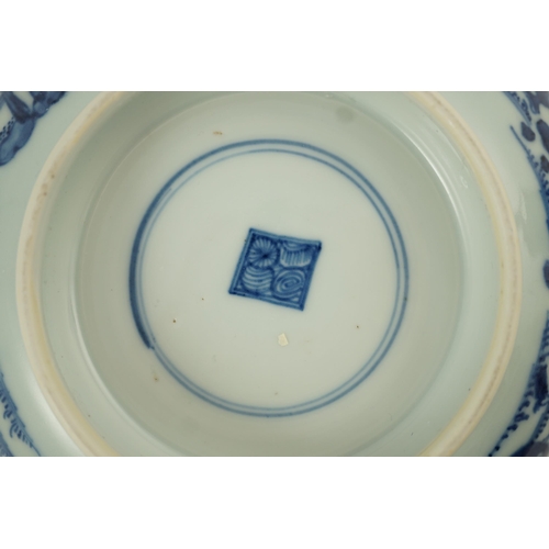 146 - A Chinese blue and white foreign ambassadors bowl, Kangxi/Yongzheng period, painted to the interio... 