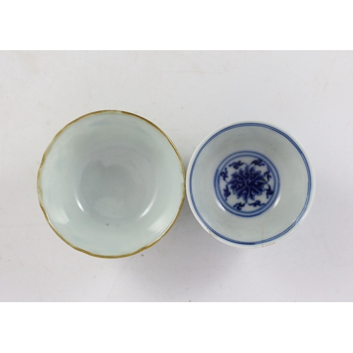 178 - A Chinese enamelled porcelain butterfly and melon cup, Republic period and a Chinese blue and whit... 