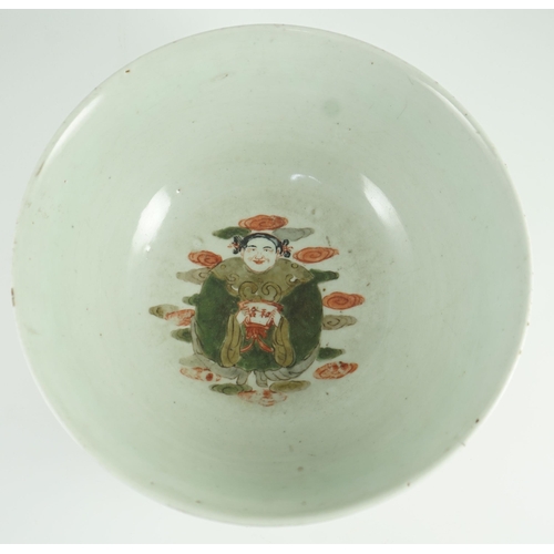 183 - A Chinese famille verte warriors bowl, 19th century, The exterior painted with a battle scene with... 