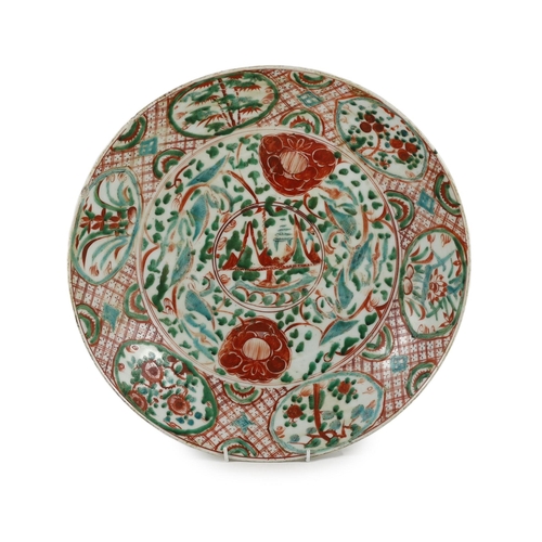 199 - .A Chinese Ming enamelled porcelain dish, Zhangzhou ware (Swatow), late 16th/early 17th century, pai... 