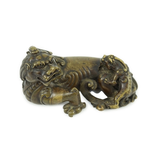 261 - A finely cast Chinese bronze lion-dog and cub scroll weight, 17th/18th century, 14cm long, one foot ... 