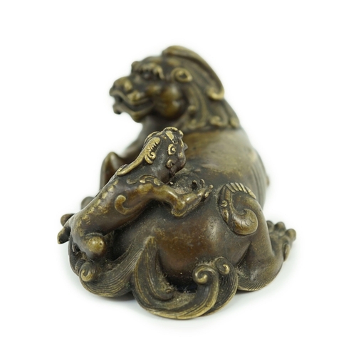 261 - A finely cast Chinese bronze lion-dog and cub scroll weight, 17th/18th century, 14cm long, one foot ... 