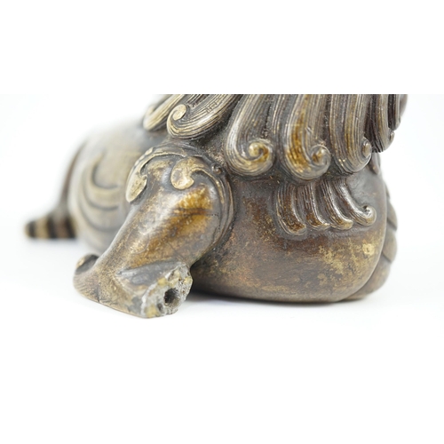 261 - A finely cast Chinese bronze lion-dog and cub scroll weight, 17th/18th century, 14cm long, one foot ... 