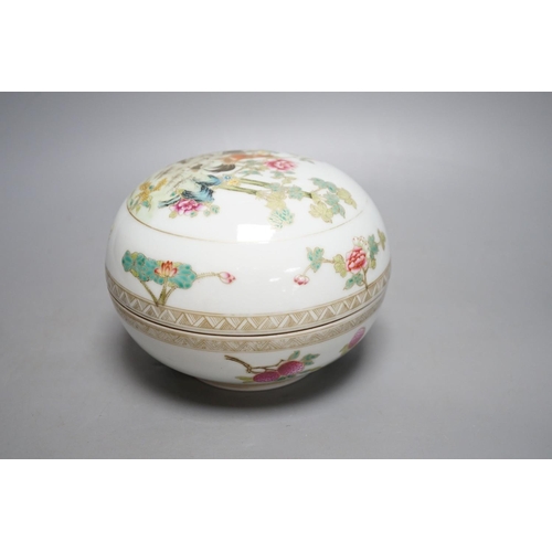 260 - A Chinese famille rosechickens box and cover, possibly Republic period, with mark,13cms high.... 