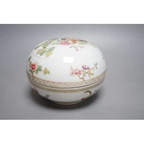 260 - A Chinese famille rosechickens box and cover, possibly Republic period, with mark,13cms high.... 