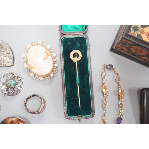 1914 - A small group of Victorian and later jewellery, including seed pearl set stick pin, 9ct and gem set ... 