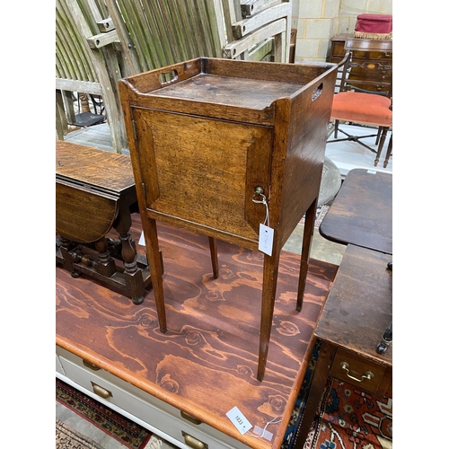 1032 - A George III mahogany bedside cabinet, width 38cm, depth 33cm, height 81cm