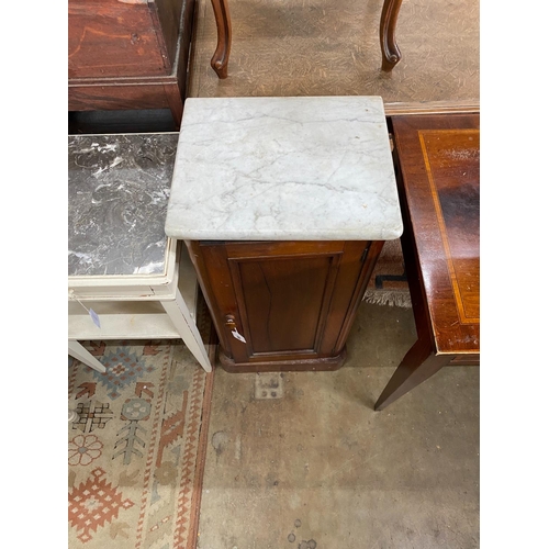 1050 - A Victorian mahogany white marble-topped bedside cabinet, width 39cm, depth 33cm, height 78cm