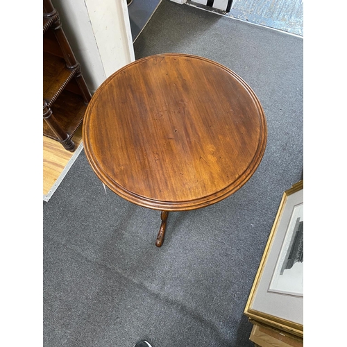 1177 - A Victorian circular mahogany tripod table, diameter 52cm, height 69cm