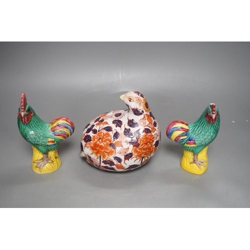 1275 - A pair of Chinese pottery roosters and an Imari quail, tallest 15cm