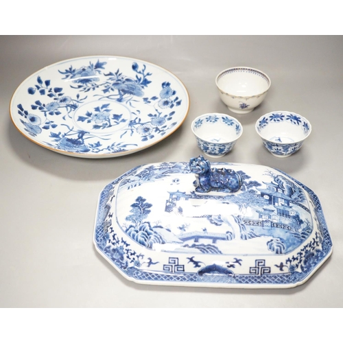 1293 - An 18th century Chinese blue and white dish, 29cm diameter, a similar lid and three tea bowls