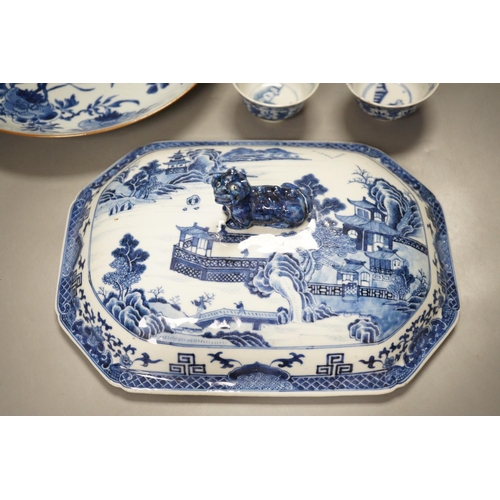 1293 - An 18th century Chinese blue and white dish, 29cm diameter, a similar lid and three tea bowls